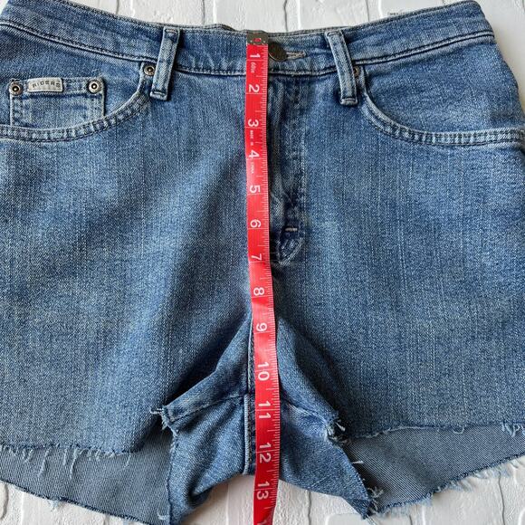 Vintage 90s Riders Women's Light Wash Cut Off Jean Shorts - sz 10 - Picture 4 of 7
